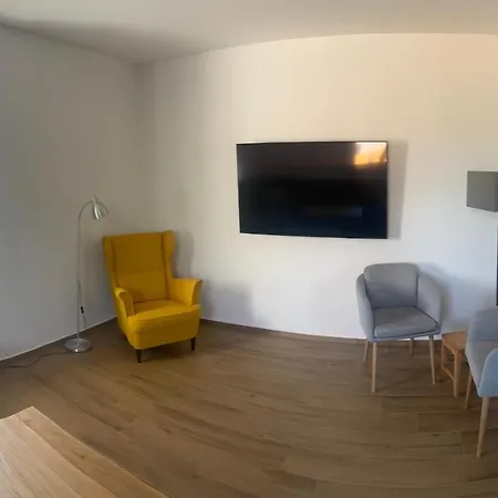 아파트 Kosmonautka - *