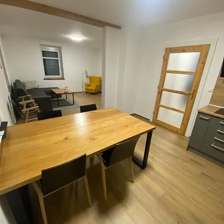 아파트 Kosmonautka - *